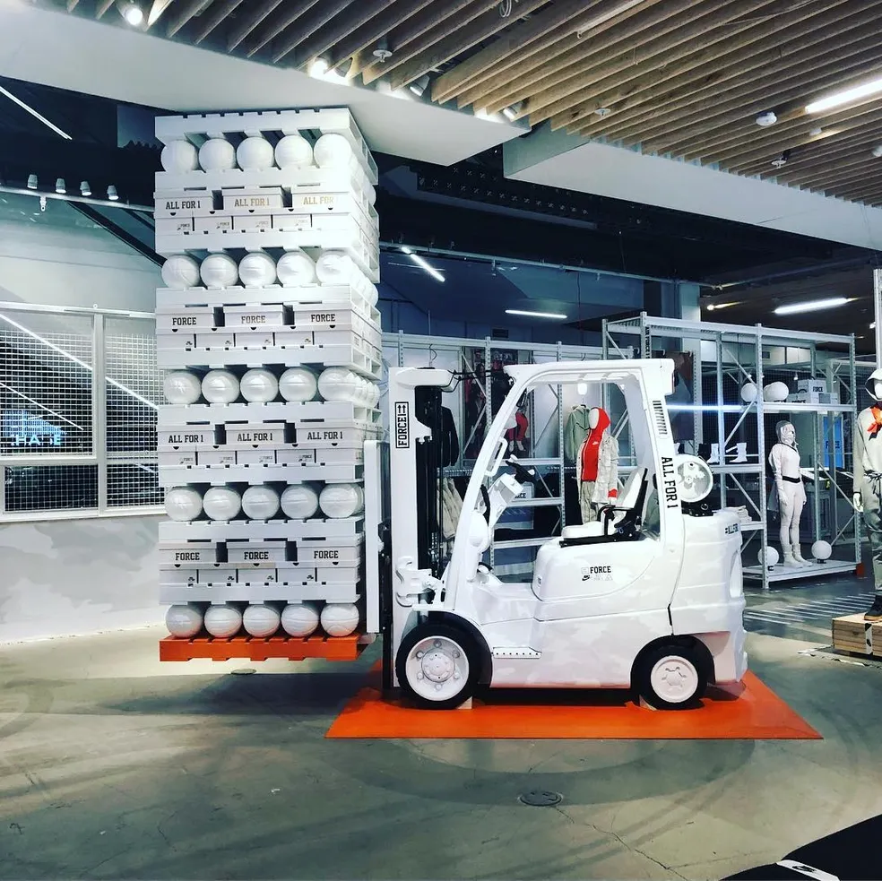 Retail display installation and merchandising environment setup